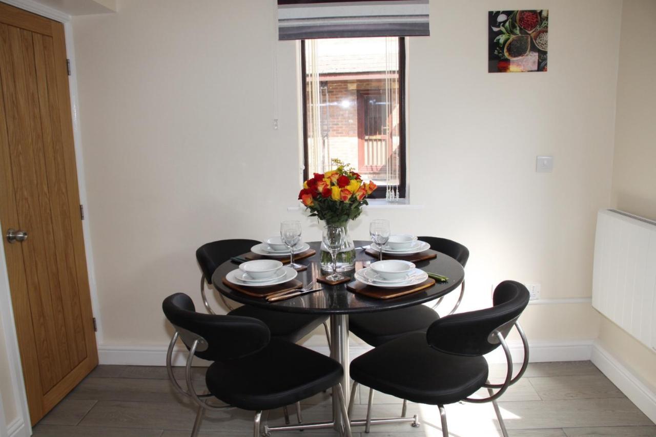 Casa de férias Centre Town House With Riverside Views And Free Parking 1bak